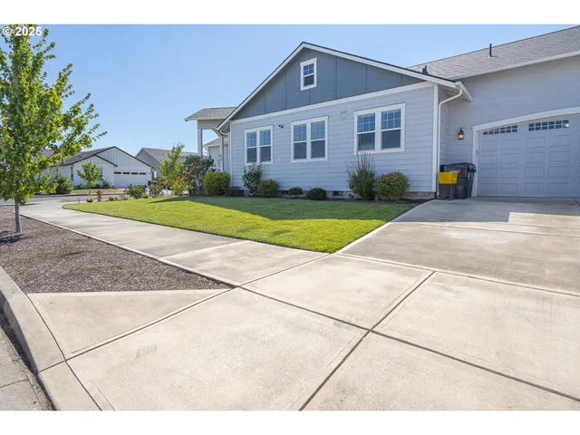 $555,000 | 1002 Chestnut Street, Independence, OR 97351