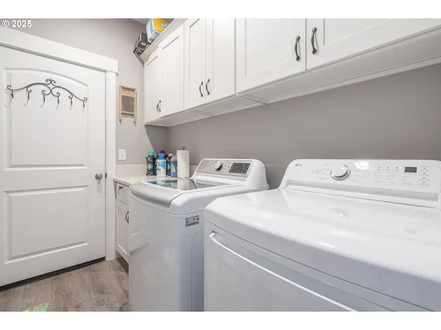 $555,000 | 1002 Chestnut Street, Independence, OR 97351