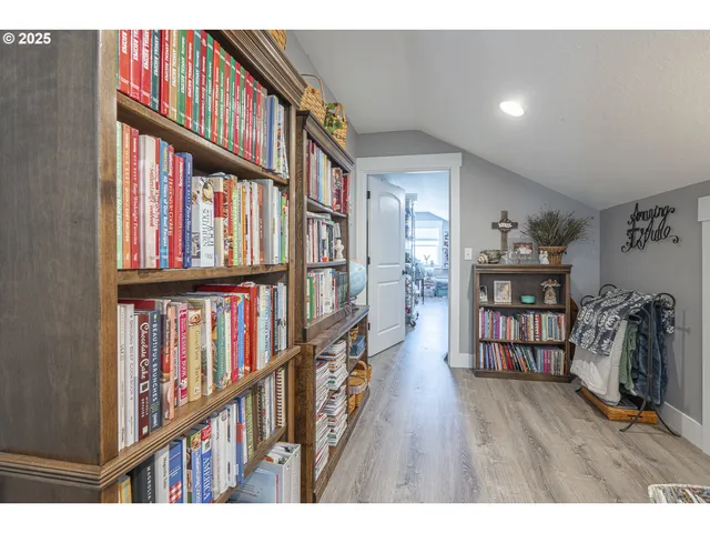 $555,000 | 1002 Chestnut Street, Independence, OR 97351