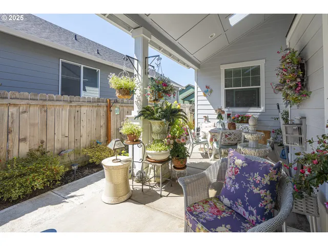 $555,000 | 1002 Chestnut Street, Independence, OR 97351