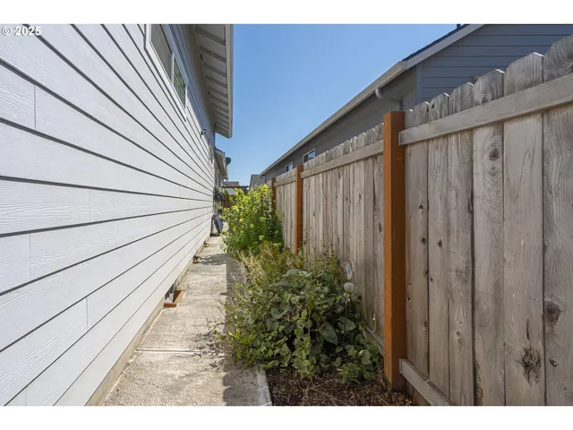 $555,000 | 1002 Chestnut Street, Independence, OR 97351