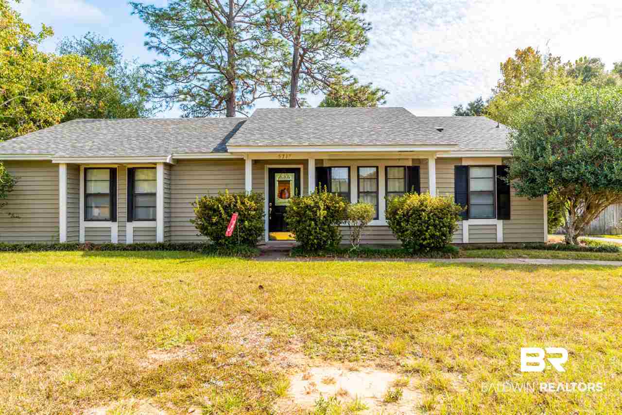 5717 Green Tree Road Mobile, AL 36609 - Photo 2 of 23 Well Kept Yard