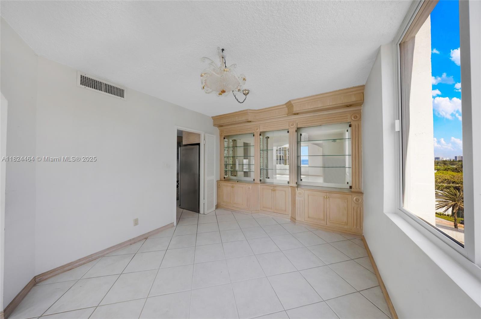 5401 Collins Avenue, Unit 419 Miami Beach, FL 33140 - Photo 11 of 81