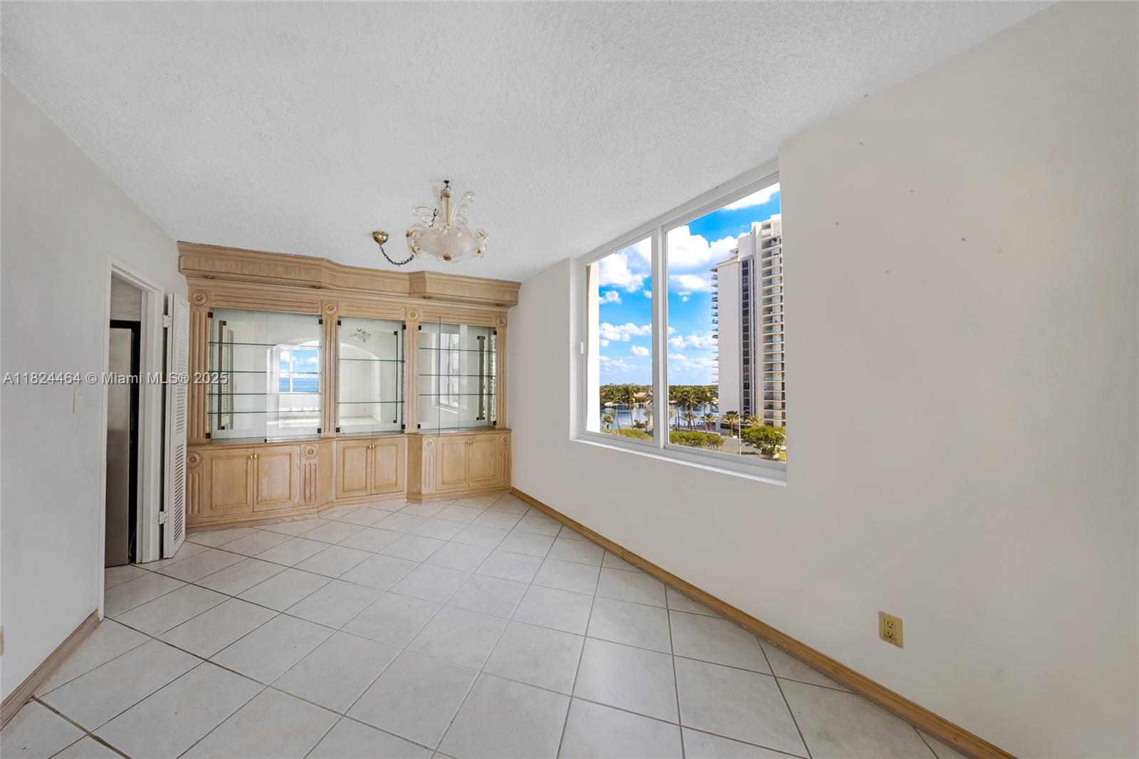 5401 Collins Avenue, Unit 419 Miami Beach, FL 33140 - Photo 13 of 81