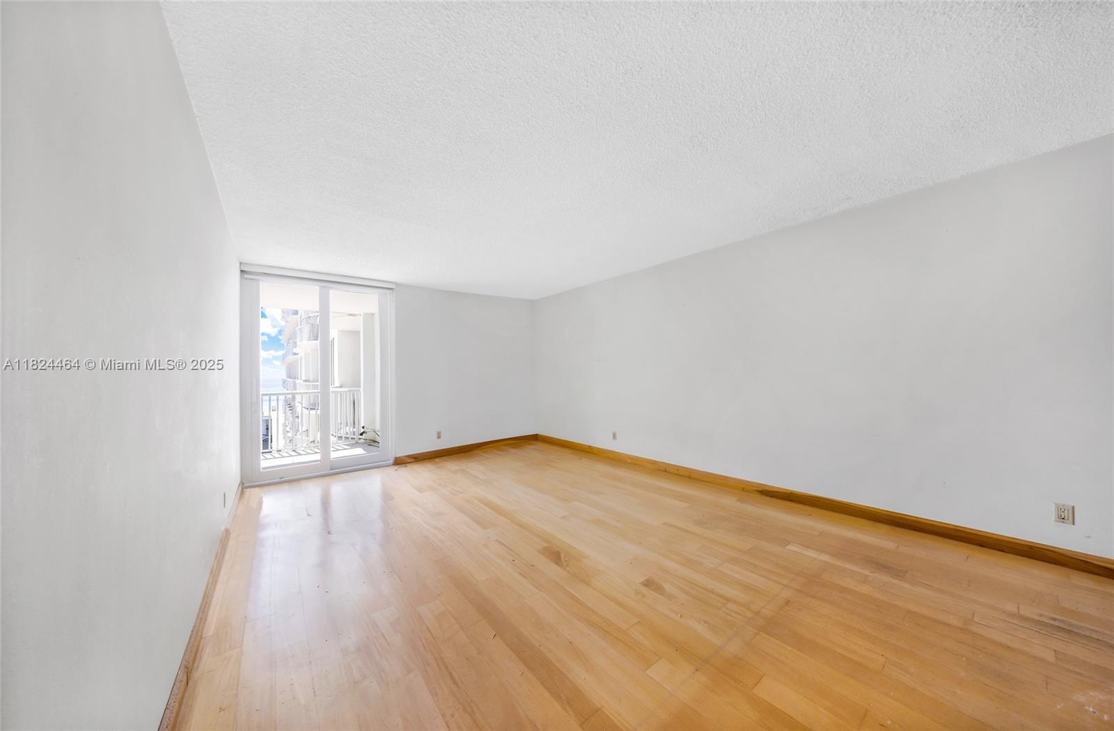 5401 Collins Avenue, Unit 419 Miami Beach, FL 33140 - Photo 27 of 81