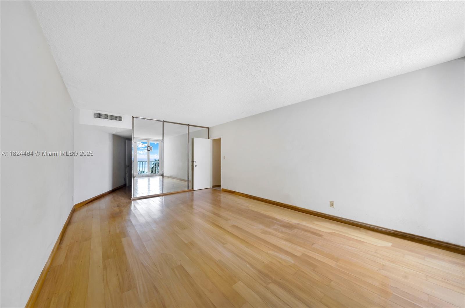 5401 Collins Avenue, Unit 419 Miami Beach, FL 33140 - Photo 28 of 81