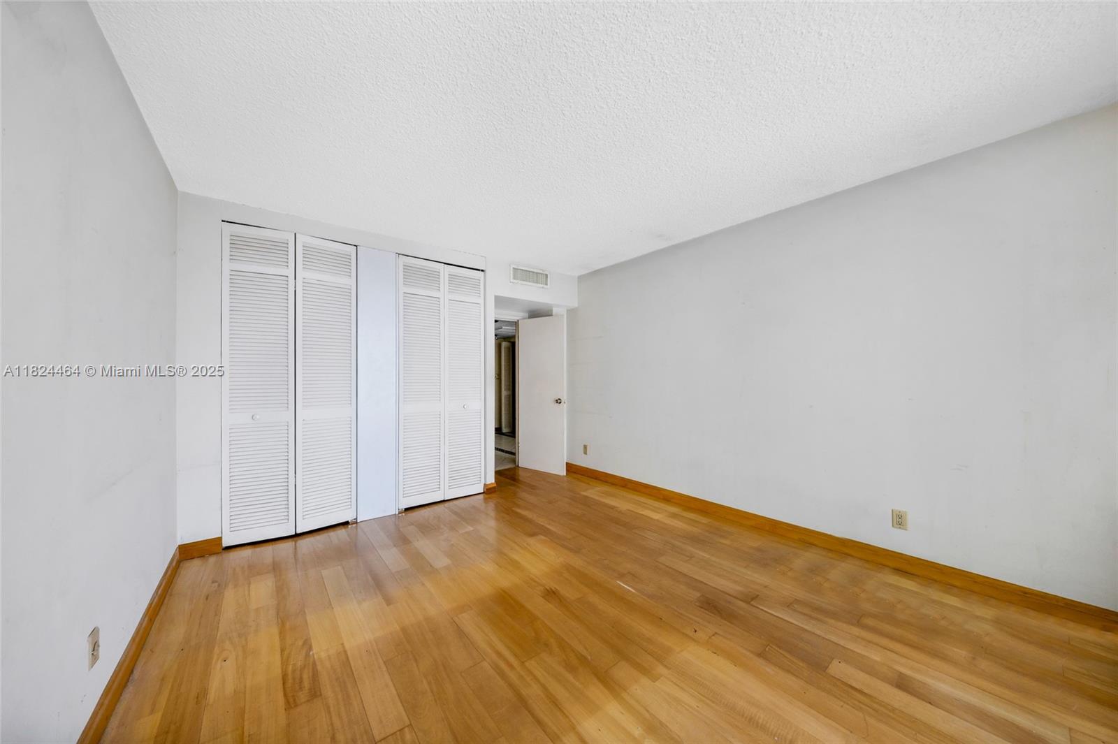 5401 Collins Avenue, Unit 419 Miami Beach, FL 33140 - Photo 30 of 81