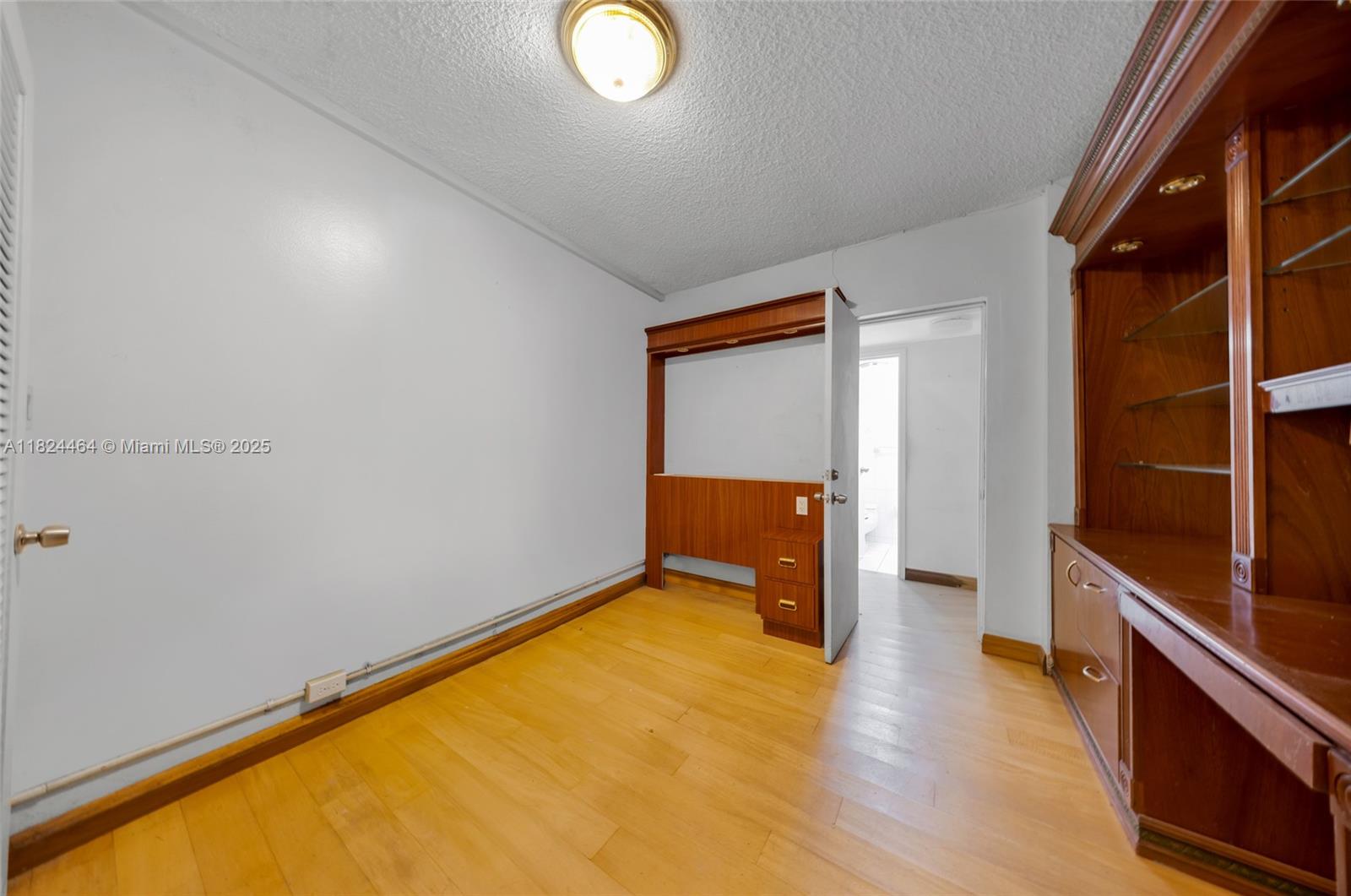 5401 Collins Avenue, Unit 419 Miami Beach, FL 33140 - Photo 34 of 81