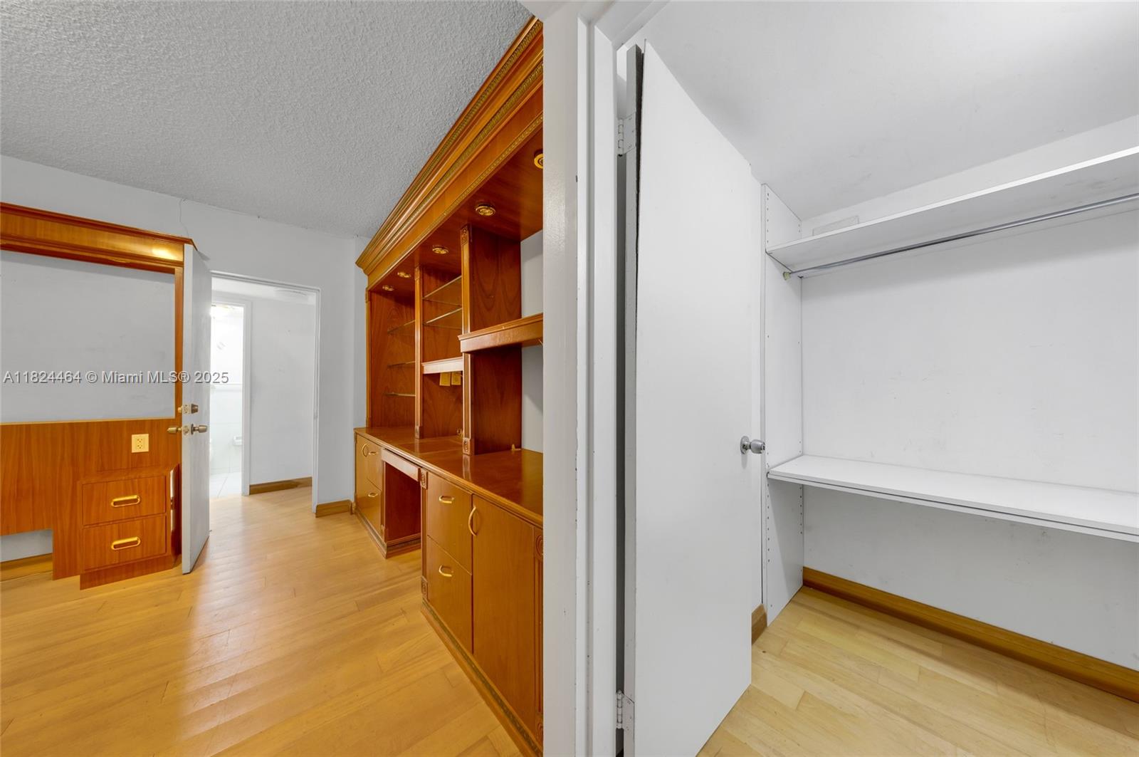 5401 Collins Avenue, Unit 419 Miami Beach, FL 33140 - Photo 35 of 81