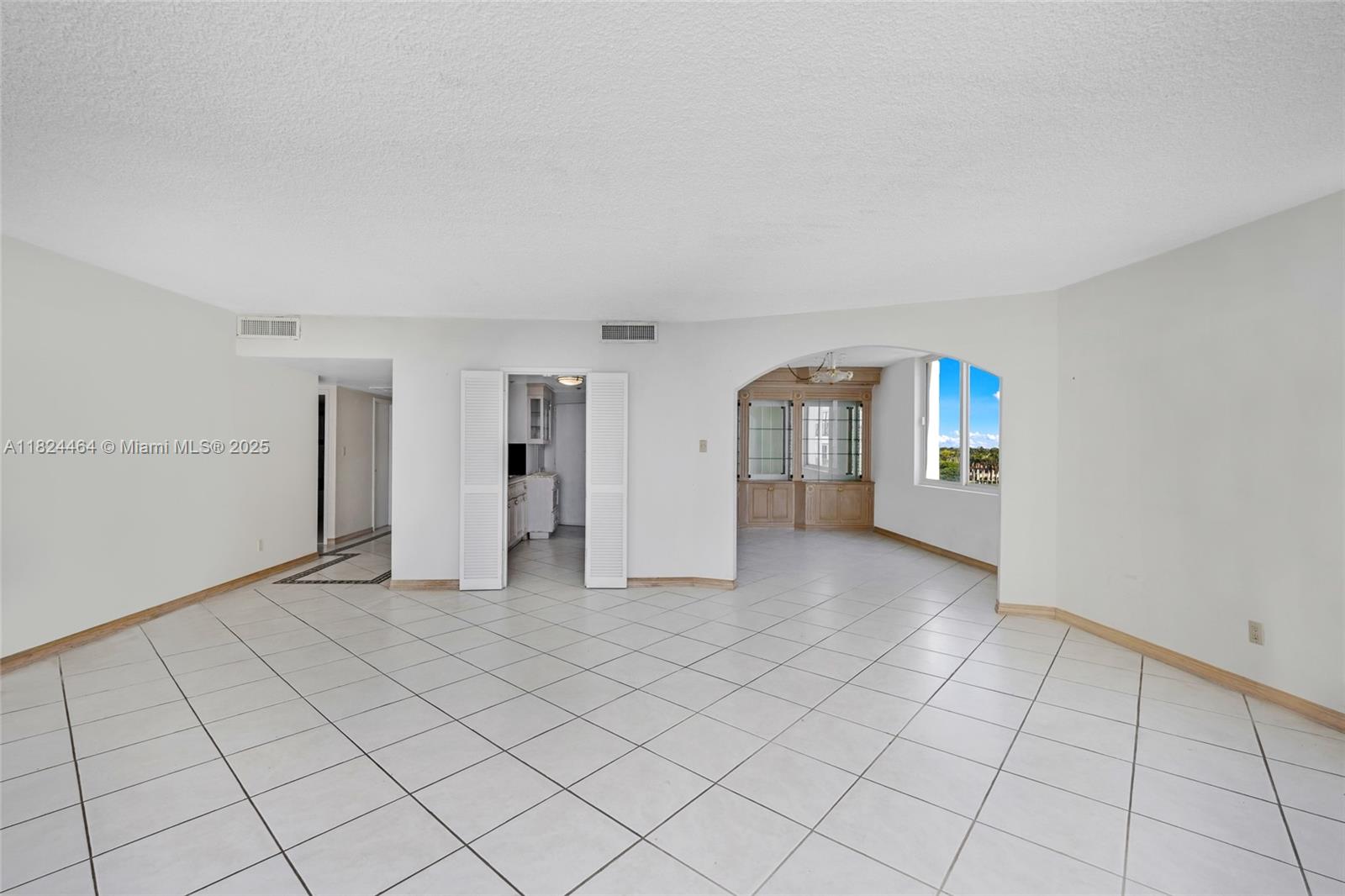 5401 Collins Avenue, Unit 419 Miami Beach, FL 33140 - Photo 4 of 81