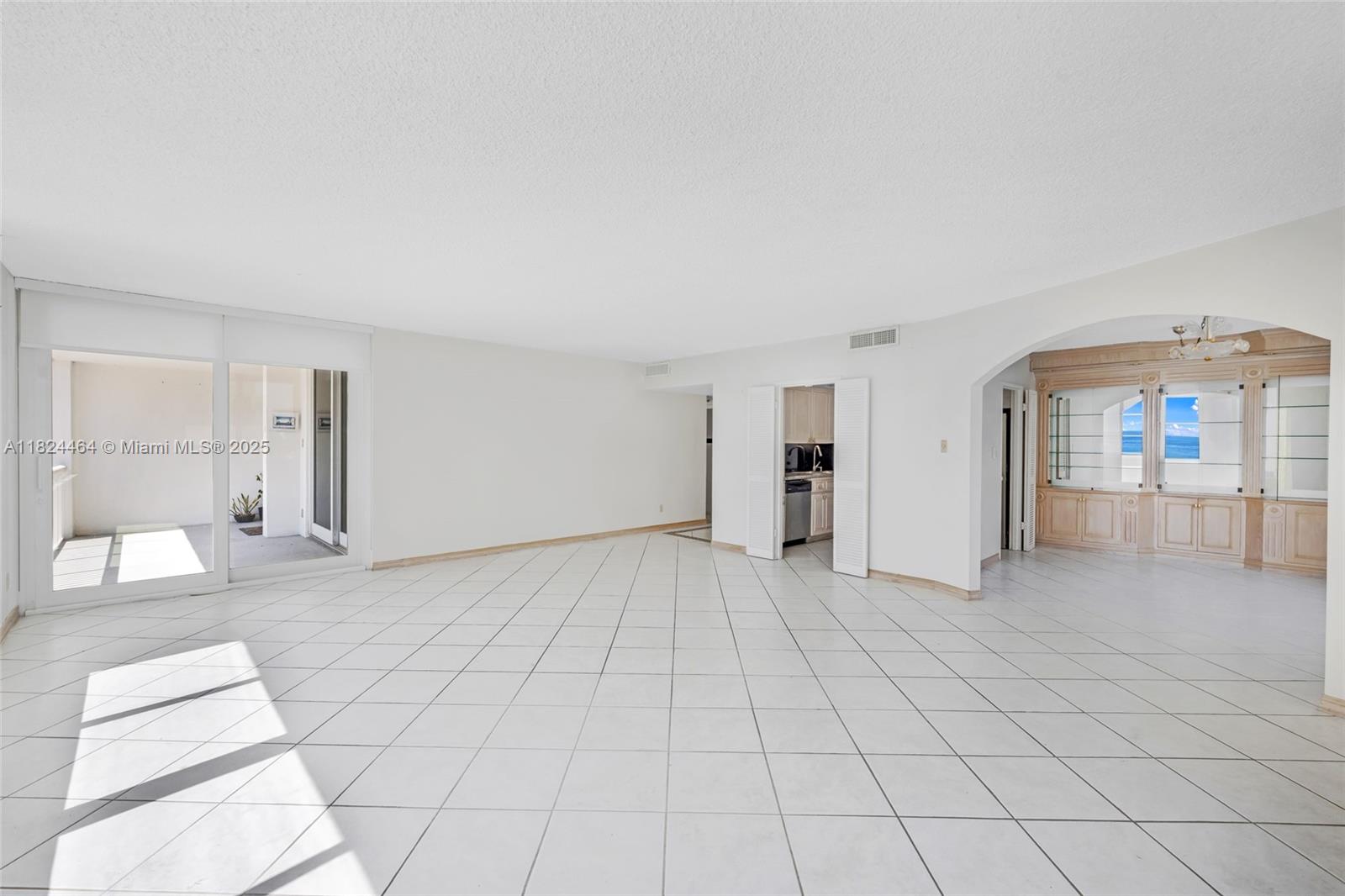 5401 Collins Avenue, Unit 419 Miami Beach, FL 33140 - Photo 6 of 81