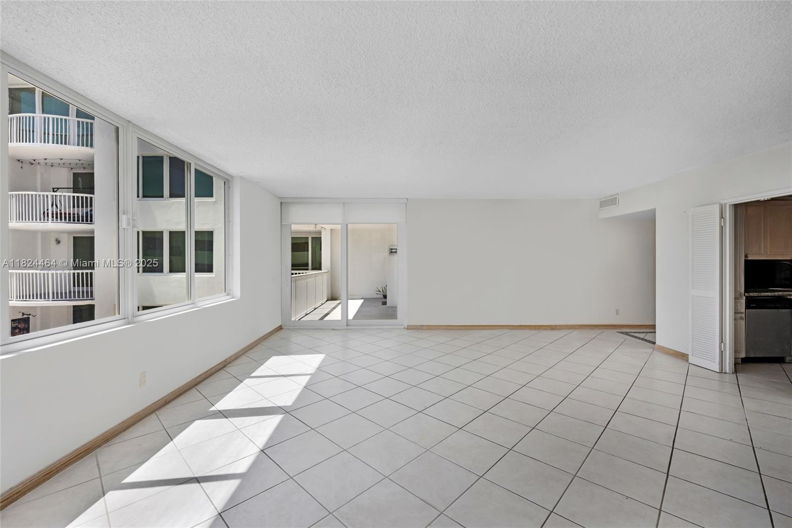 5401 Collins Avenue, Unit 419 Miami Beach, FL 33140 - Photo 8 of 81