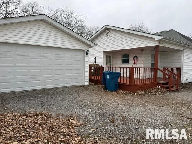 $139,950 | 302 South Du Quoin Street, Benton, IL 62812