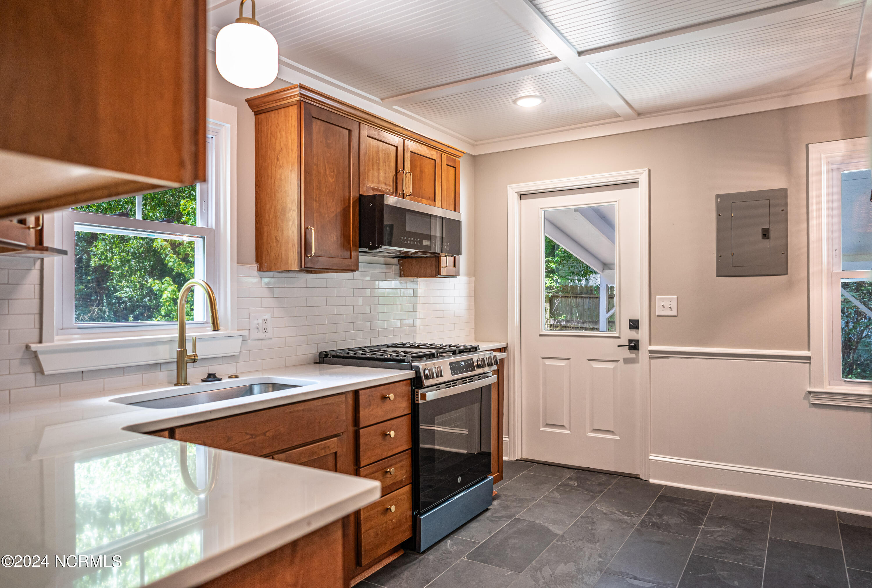 440 South Ridge Street Southern Pines, NC 28387 - Photo 2 of 39 Kitchen