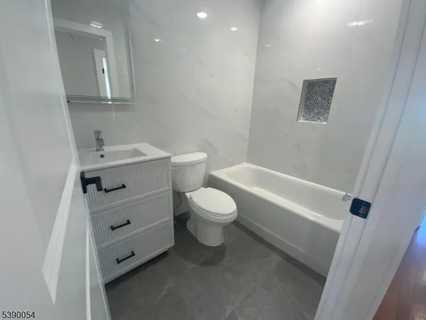 $2,750 | 68 Main Street, Unit 2, Newark, NJ 07105