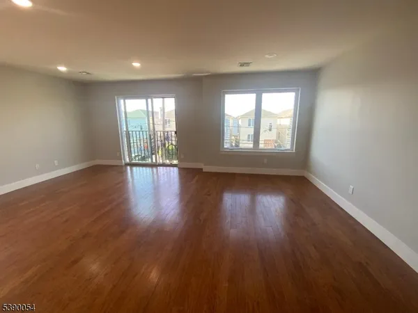 $2,750 | 68 Main Street, Unit 2, Newark, NJ 07105