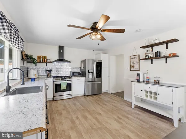 $295,000 | 401 Woodbury Terrace, West Deptford, NJ 08086