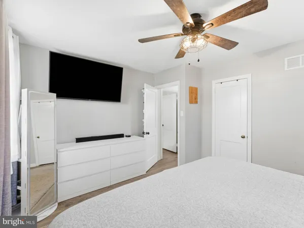 $295,000 | 401 Woodbury Terrace, West Deptford, NJ 08086