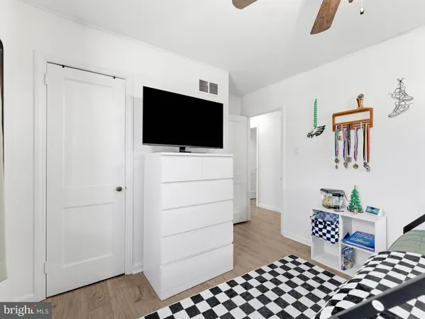$295,000 | 401 Woodbury Terrace, West Deptford, NJ 08086