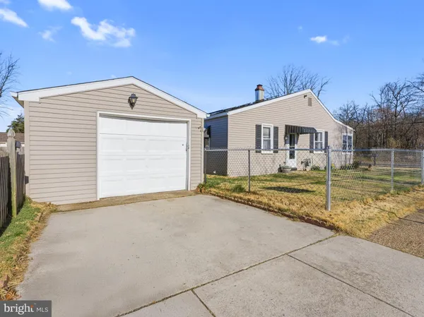 $295,000 | 401 Woodbury Terrace, West Deptford, NJ 08086