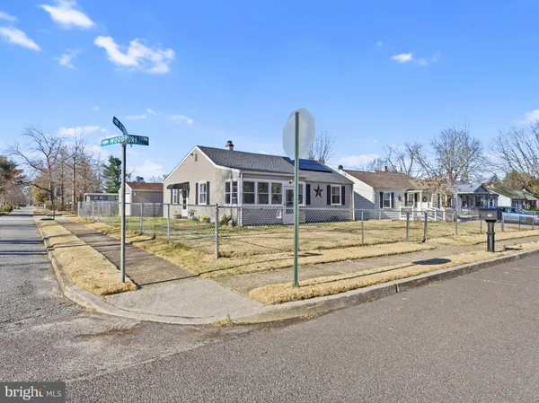 $295,000 | 401 Woodbury Terrace, West Deptford, NJ 08086