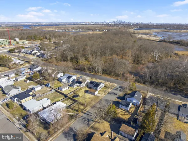 $295,000 | 401 Woodbury Terrace, West Deptford, NJ 08086