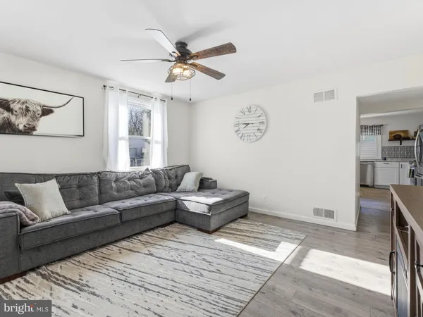 $295,000 | 401 Woodbury Terrace, West Deptford, NJ 08086
