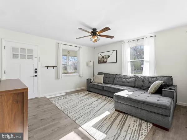 $295,000 | 401 Woodbury Terrace, West Deptford, NJ 08086