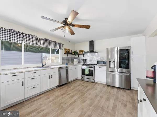 $295,000 | 401 Woodbury Terrace, West Deptford, NJ 08086