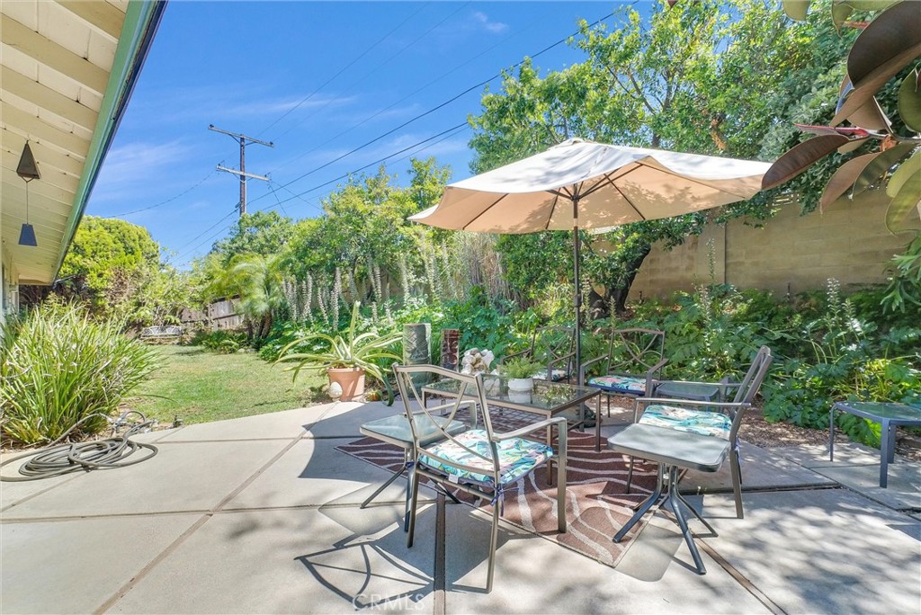 256 East Monterey Road Corona, CA 92879 - Photo 27 of 32 a garden view with a seating space