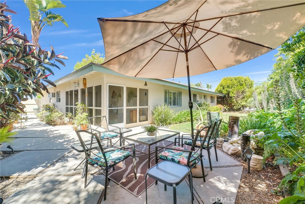 256 East Monterey Road Corona, CA 92879 - Photo 28 of 32 a view of a patio with a table and chairs under an umbrella