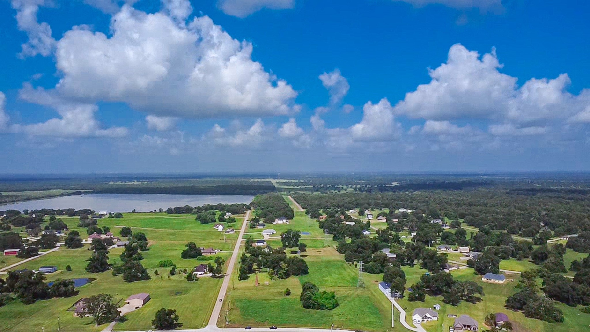 720 Winchester Trail Angleton, TX 77515 - Photo 3 of 34 Gallery Image 3