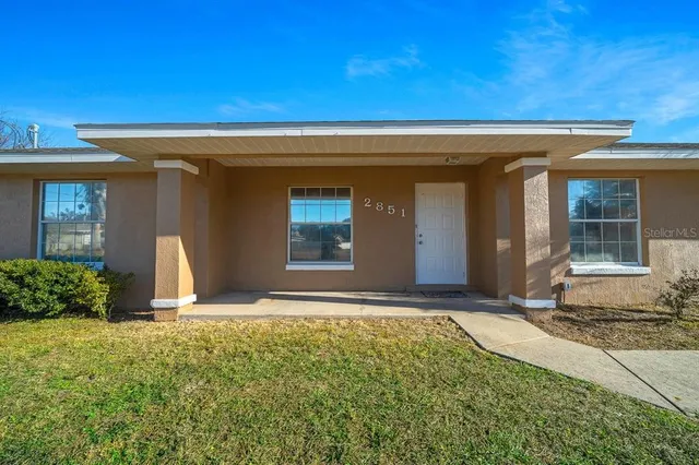 a view of a livingroom with a ceiling fan and wooden floor