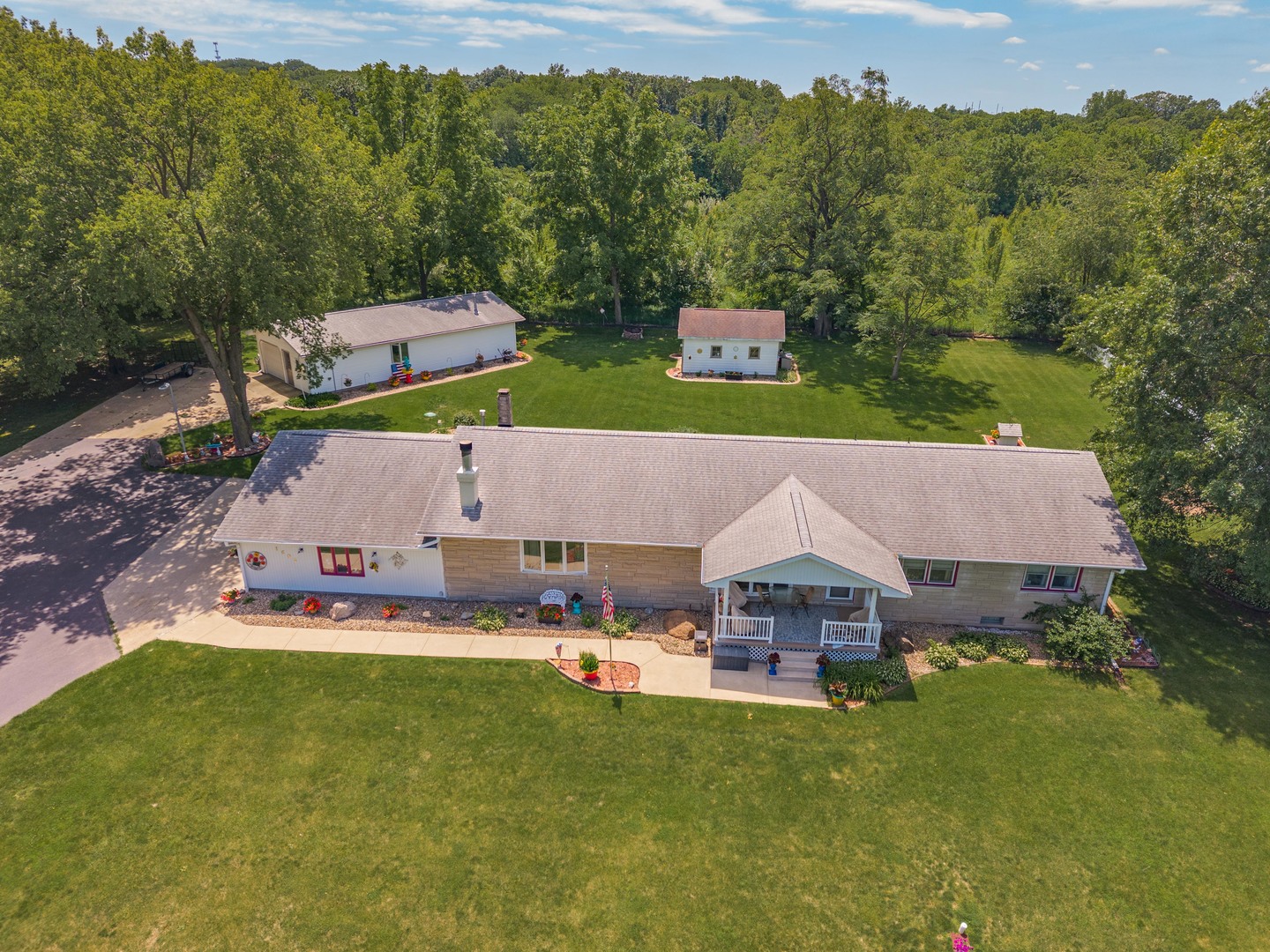 1604 6 Points Road Bloomington, IL 61701 - Photo 2 of 40