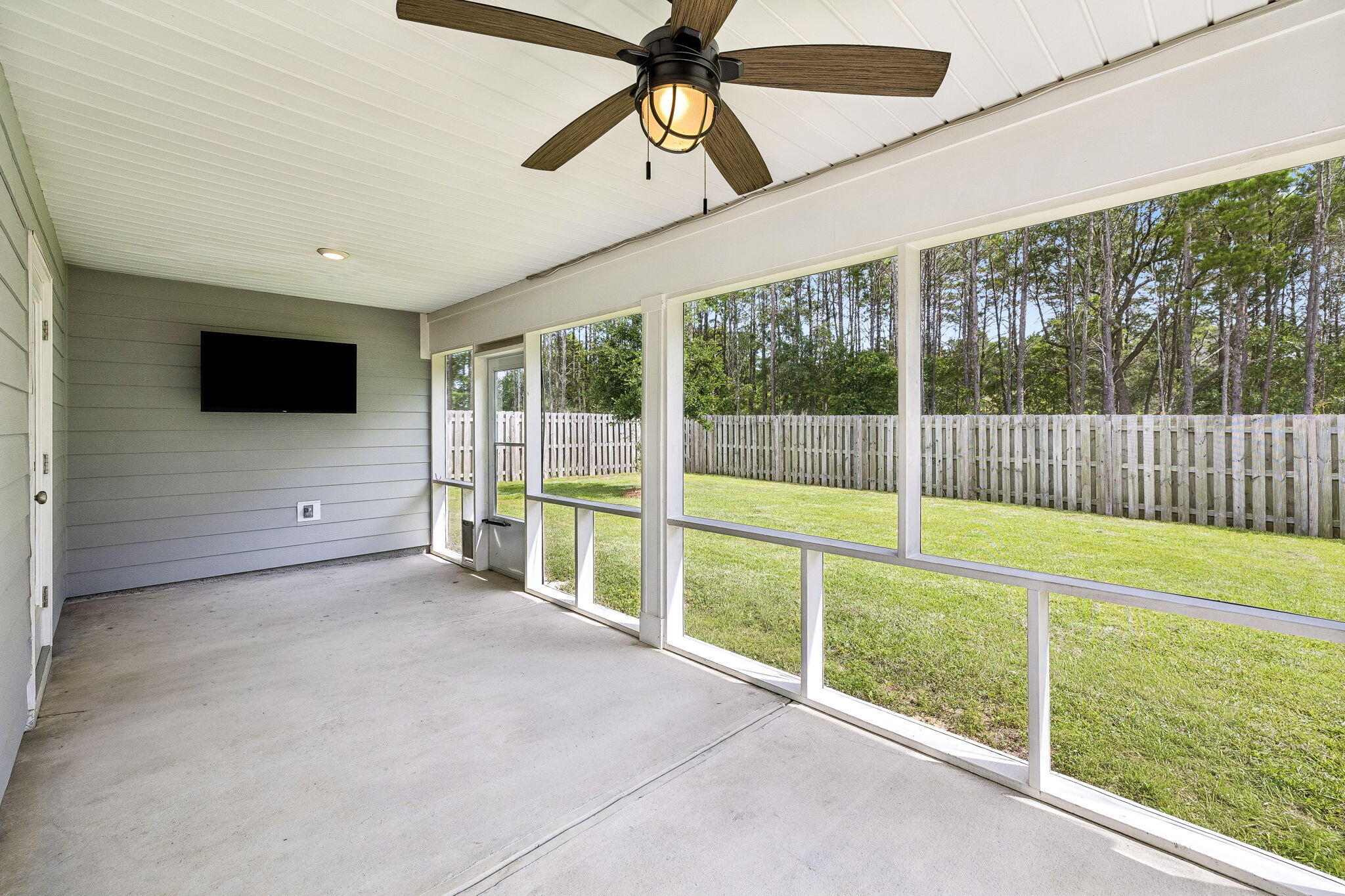 324 This Way Freeport, FL 32439 - Photo 32 of 70 Back enclosed porch