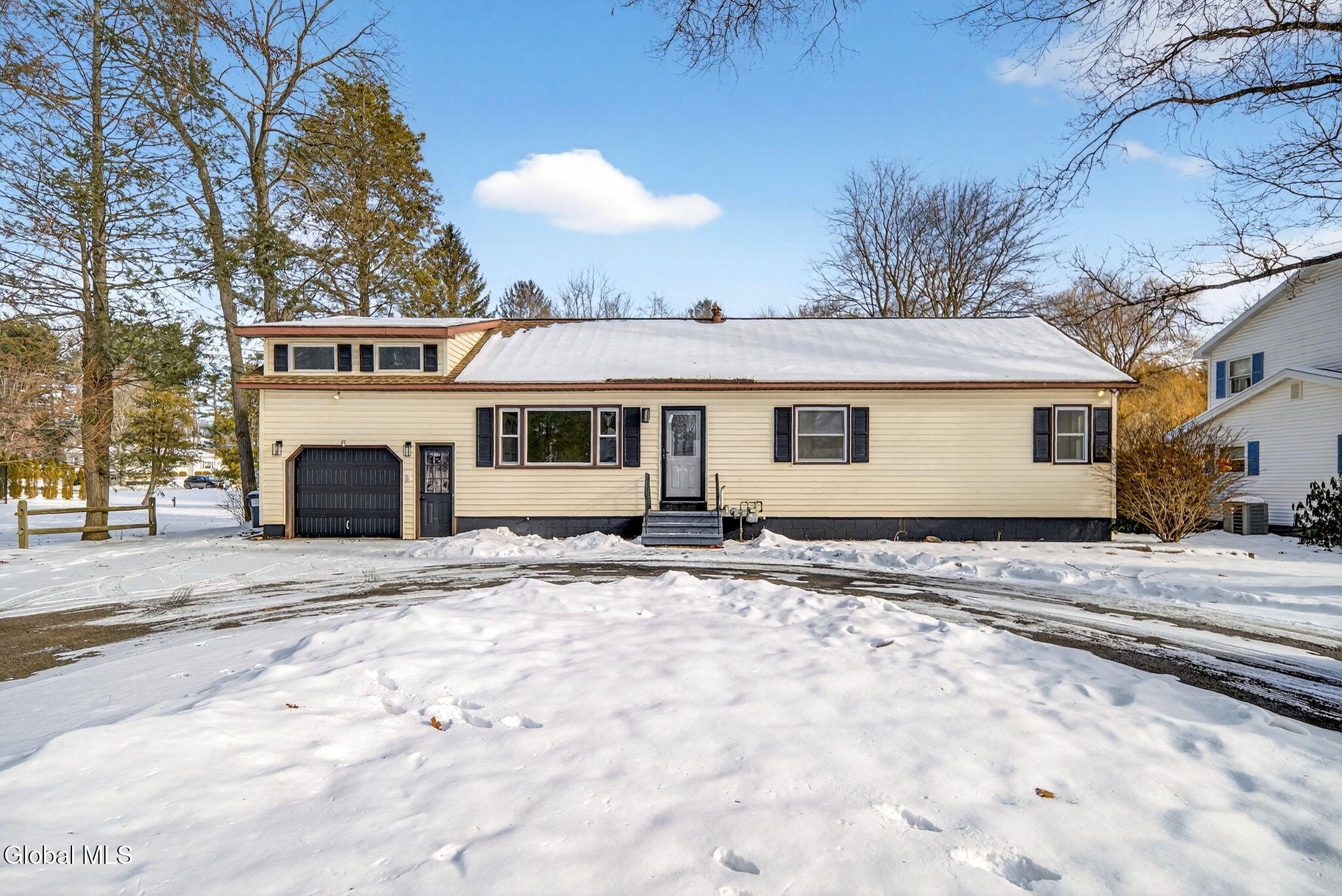 271 Vly Road Colonie, NY 12309 - Photo 1 of 38 1-web-or-mls-001-DSC01016