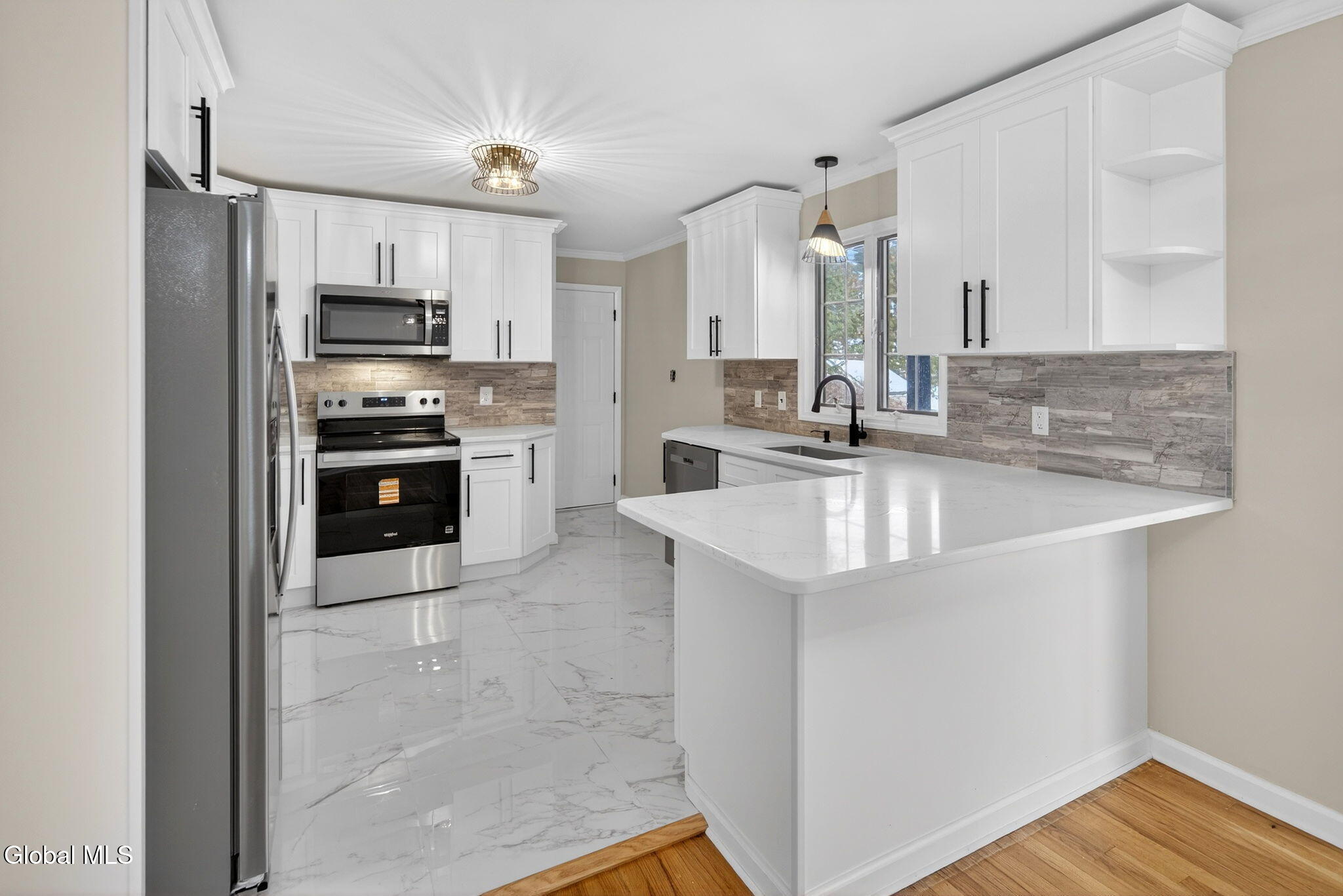 271 Vly Road Colonie, NY 12309 - Photo 4 of 38 4-web-or-mls-006-DSC00878