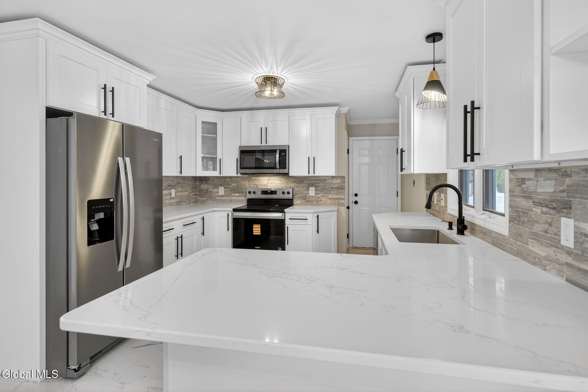 271 Vly Road Colonie, NY 12309 - Photo 5 of 38 5-web-or-mls-005-DSC00887