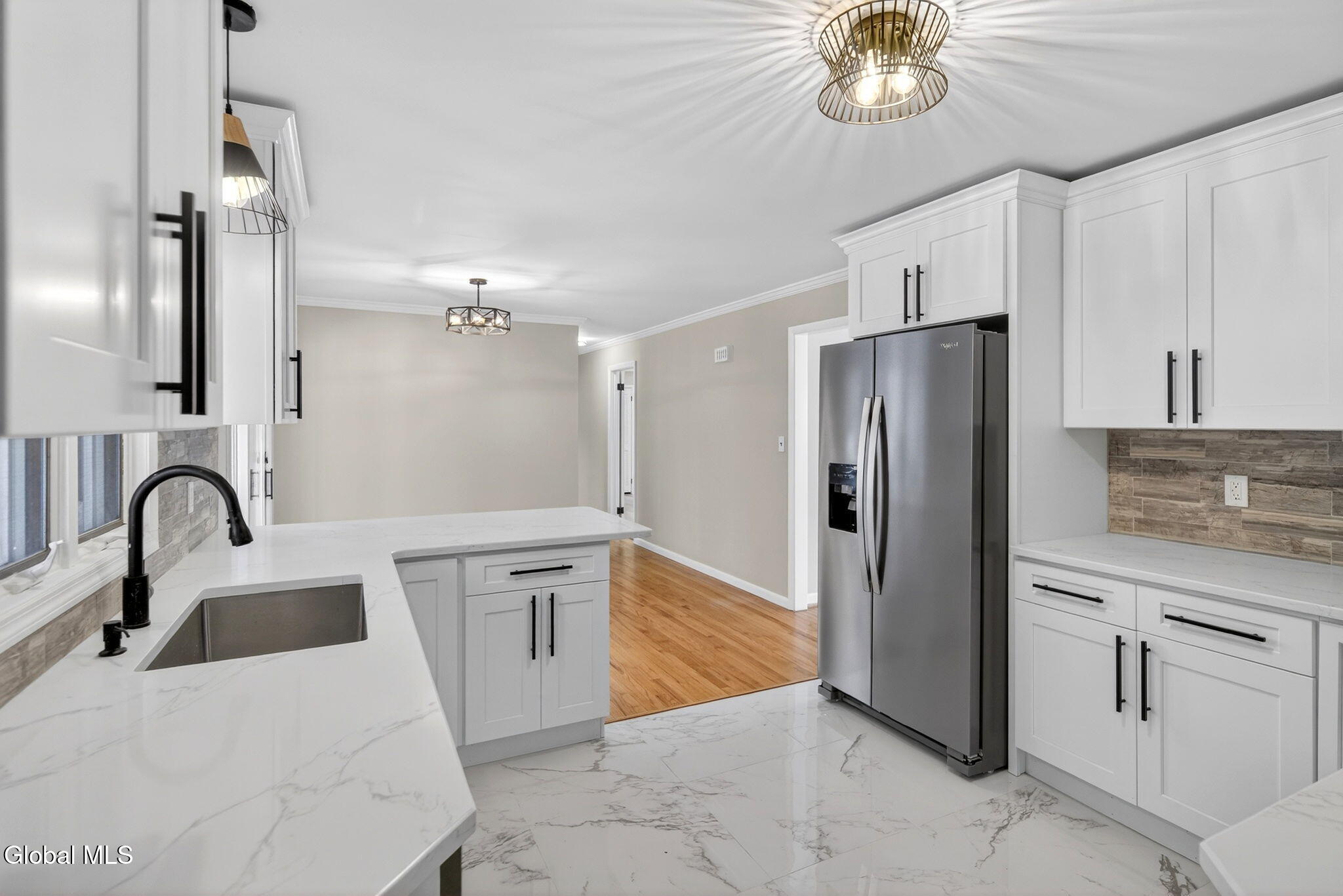 271 Vly Road Colonie, NY 12309 - Photo 7 of 38 7-web-or-mls-007-DSC00933