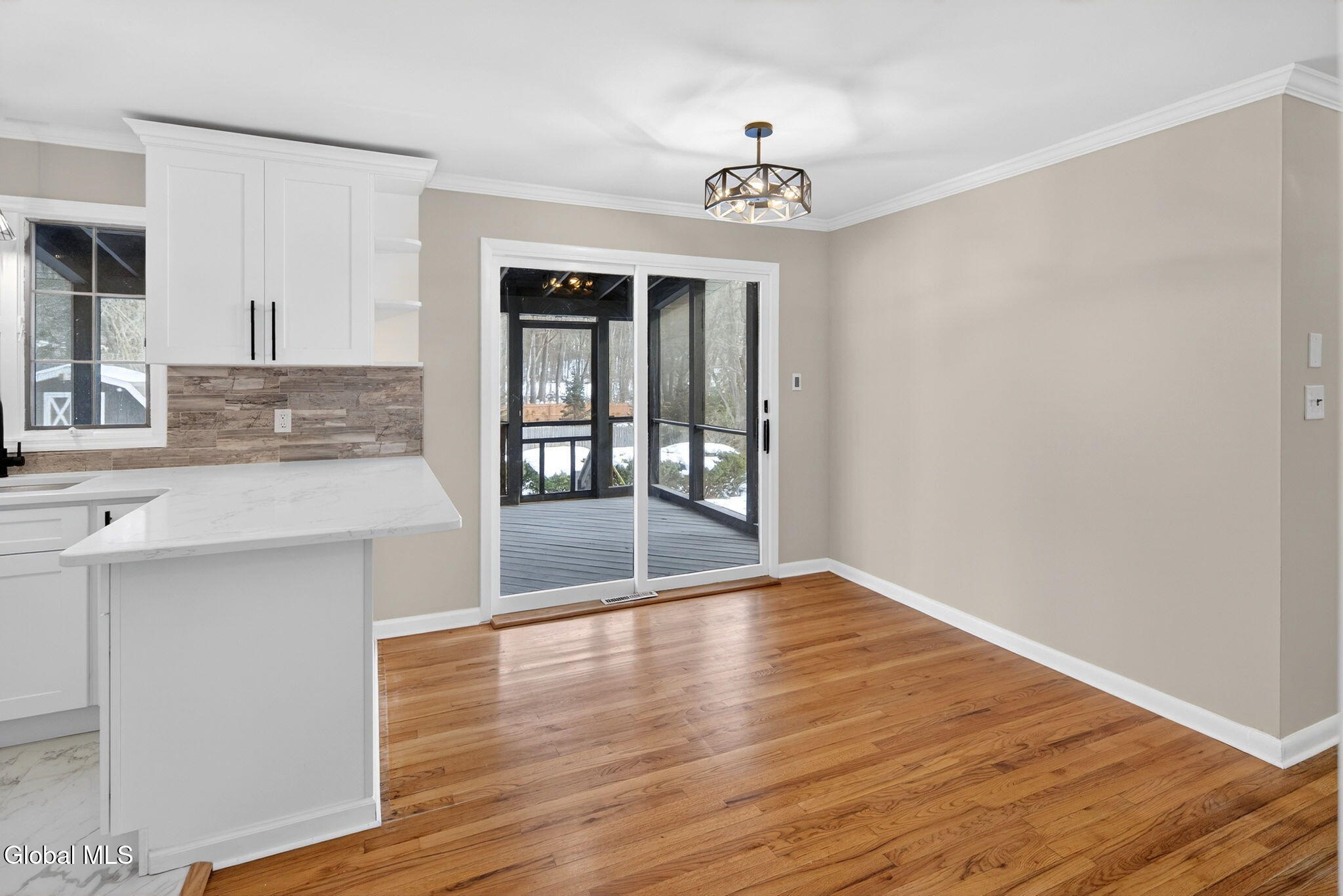 271 Vly Road Colonie, NY 12309 - Photo 8 of 38 8-web-or-mls-009-DSC00872