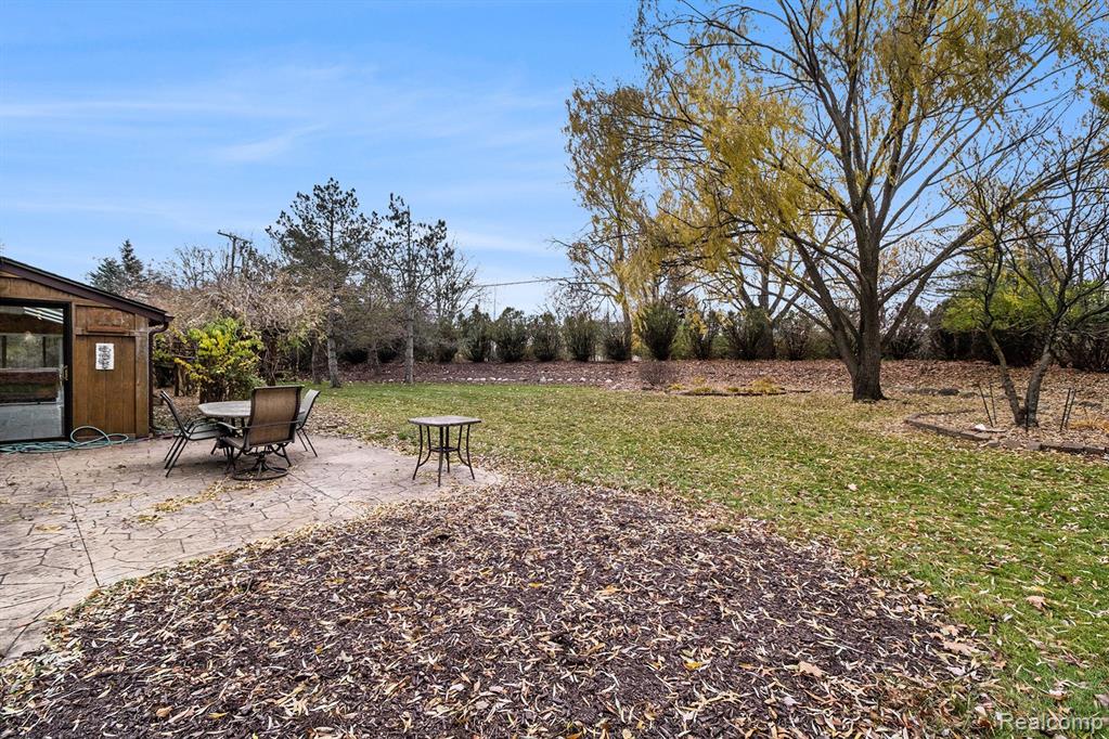 26032 Steele Road Farmington Hills, MI 48331 - Photo 34 of 38
