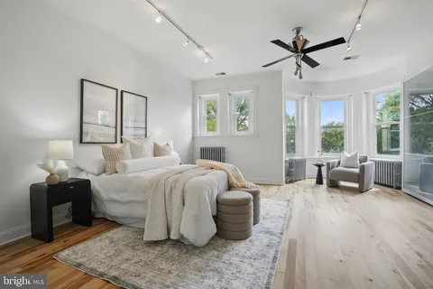 $1,190,000 | 136 R Street Northeast, Washington, DC 20002