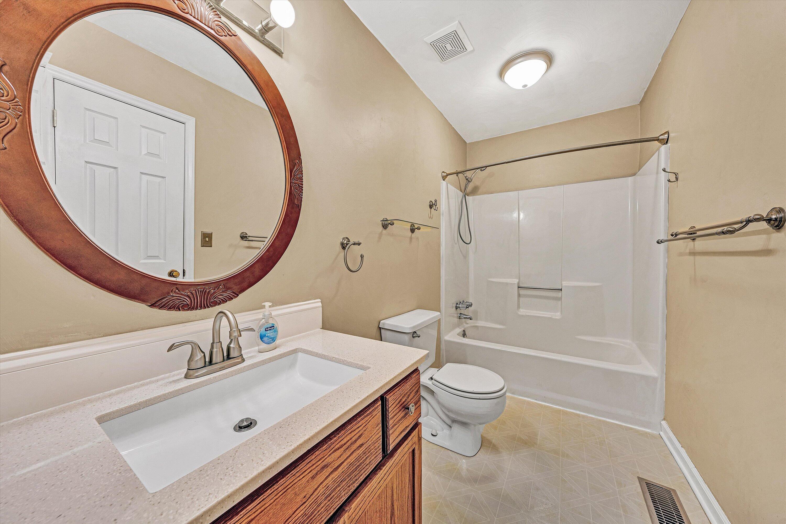 5110 Stewartsville Road Moneta, VA 24121 - Photo 16 of 24 19-DSC00127
