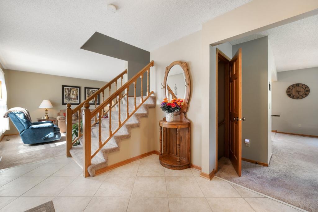 947 Savannah Road Eagan, MN 55123 - Photo 2 of 27 Gallery Image 2