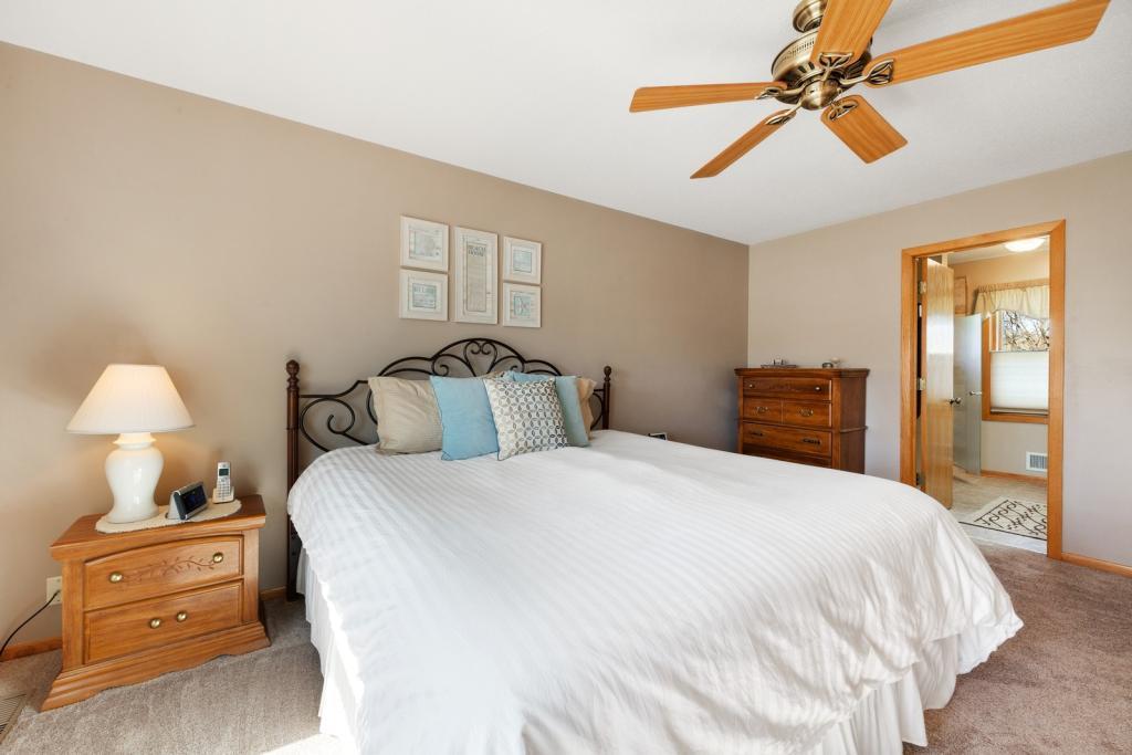 947 Savannah Road Eagan, MN 55123 - Photo 14 of 27 Gallery Image 14
