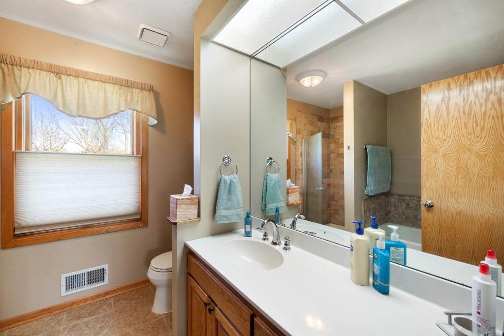 947 Savannah Road Eagan, MN 55123 - Photo 15 of 27 Gallery Image 15