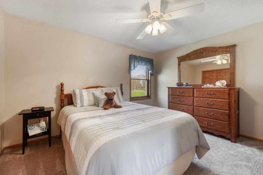 947 Savannah Road Eagan, MN 55123 - Photo 17 of 27 Gallery Image 17