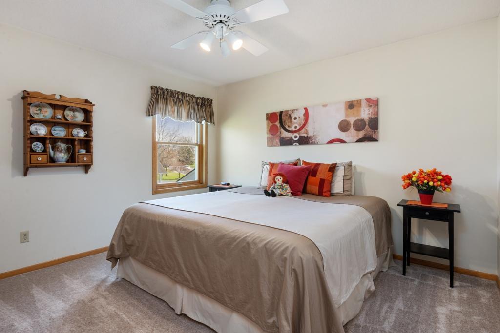 947 Savannah Road Eagan, MN 55123 - Photo 19 of 27 Gallery Image 19