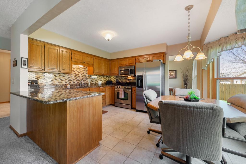 947 Savannah Road Eagan, MN 55123 - Photo 6 of 27 Gallery Image 6