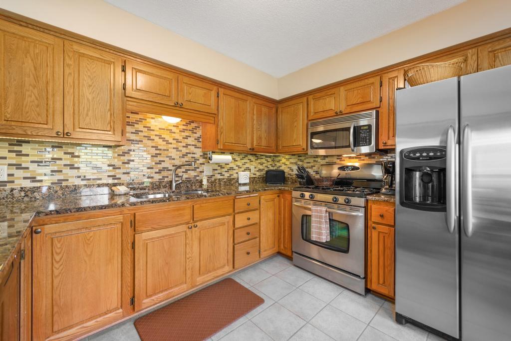 947 Savannah Road Eagan, MN 55123 - Photo 8 of 27 Gallery Image 8
